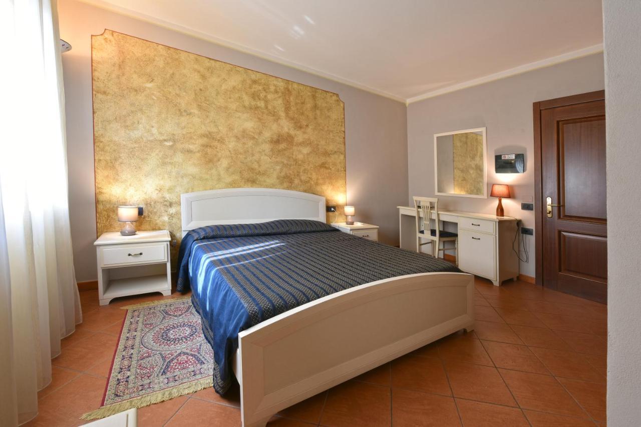 Hotel Ristorante Borgovecchio Montegrosso dʼAsti Buitenkant foto