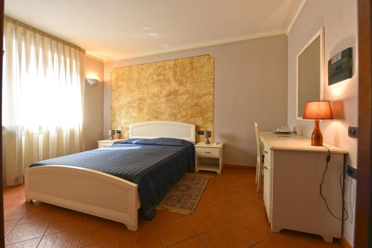 Hotel Ristorante Borgovecchio Montegrosso dʼAsti Buitenkant foto