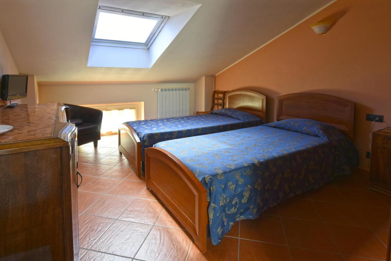 Hotel Ristorante Borgovecchio Montegrosso dʼAsti Buitenkant foto