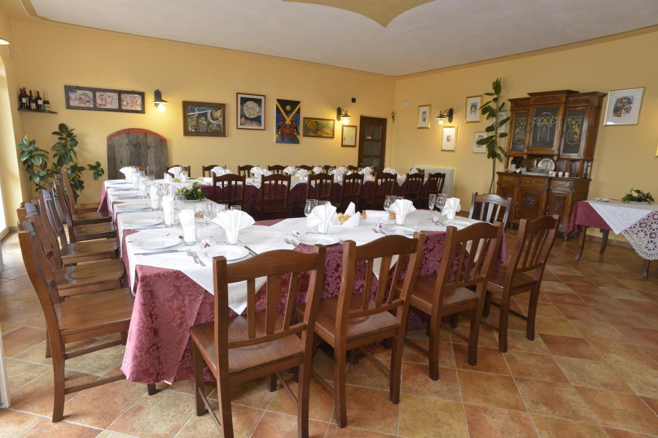 Hotel Ristorante Borgovecchio Montegrosso dʼAsti Buitenkant foto