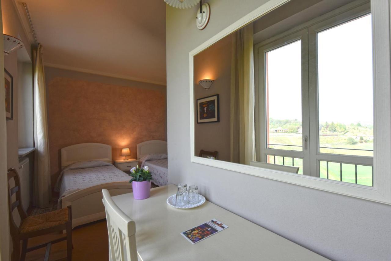 Hotel Ristorante Borgovecchio Montegrosso dʼAsti Buitenkant foto