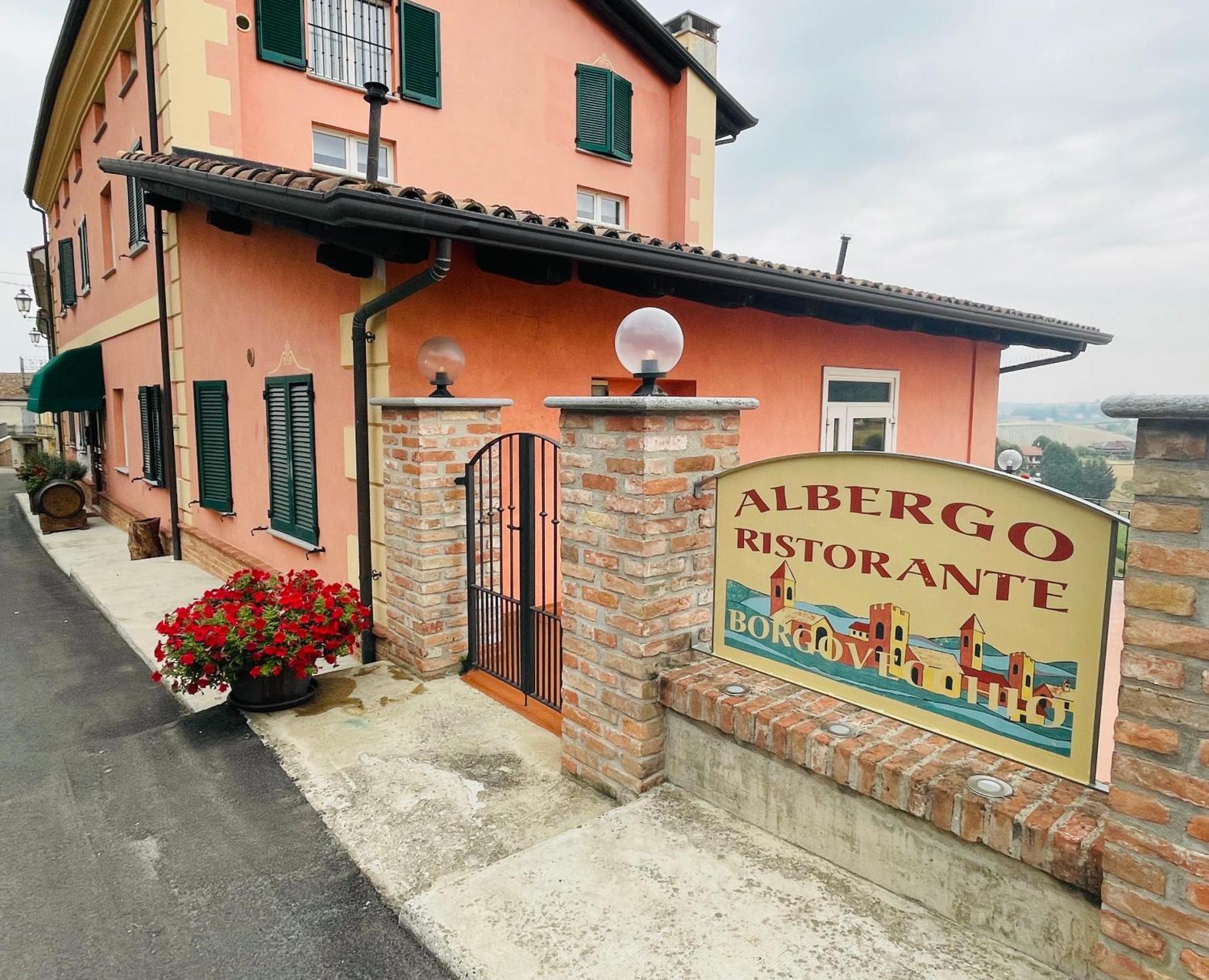 Hotel Ristorante Borgovecchio Montegrosso dʼAsti Buitenkant foto